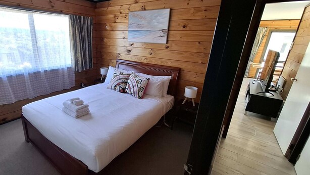 Room - Sunny 3BDR Family Retreat in Leafy Glen Eden (Auckland)