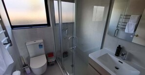 Dusche, Haartrockner, Shampoo