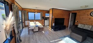 Living area - Sunny 3BDR Family Retreat in Leafy Glen Eden (Auckland)