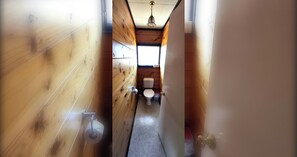 Bathroom - Sunny 3BDR Family Retreat in Leafy Glen Eden (Auckland)