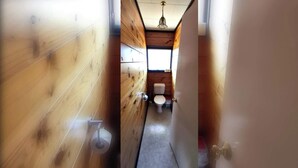 Bathroom - Sunny 3BDR Family Retreat in Leafy Glen Eden (Auckland)
