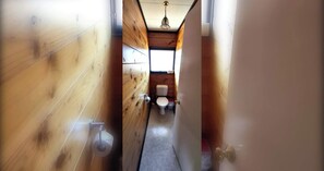 Bathroom - Sunny 3BDR Family Retreat in Leafy Glen Eden (Auckland)