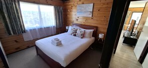 Room - Sunny 3BDR Family Retreat in Leafy Glen Eden (Auckland)