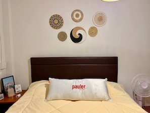 Tabla de planchar con plancha, Internet, ropa de cama