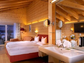 Zimmersafe, Schreibtisch, Reisekinderbett, Bettwäsche