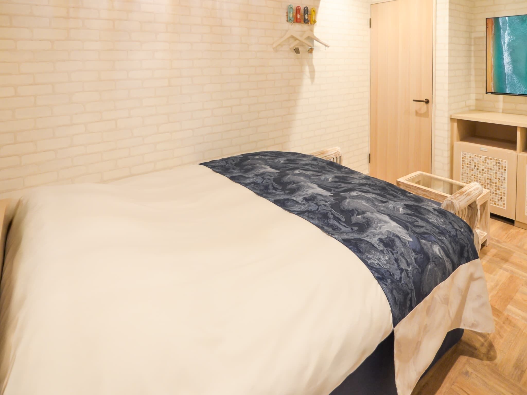 Pretty Double Room (Smoking Allowed) | WiFi (free), bed sheets