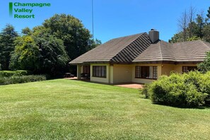 Exterior - Champagne Valley Resort 3-bedroom WBT Rentals (Cathkin Park)