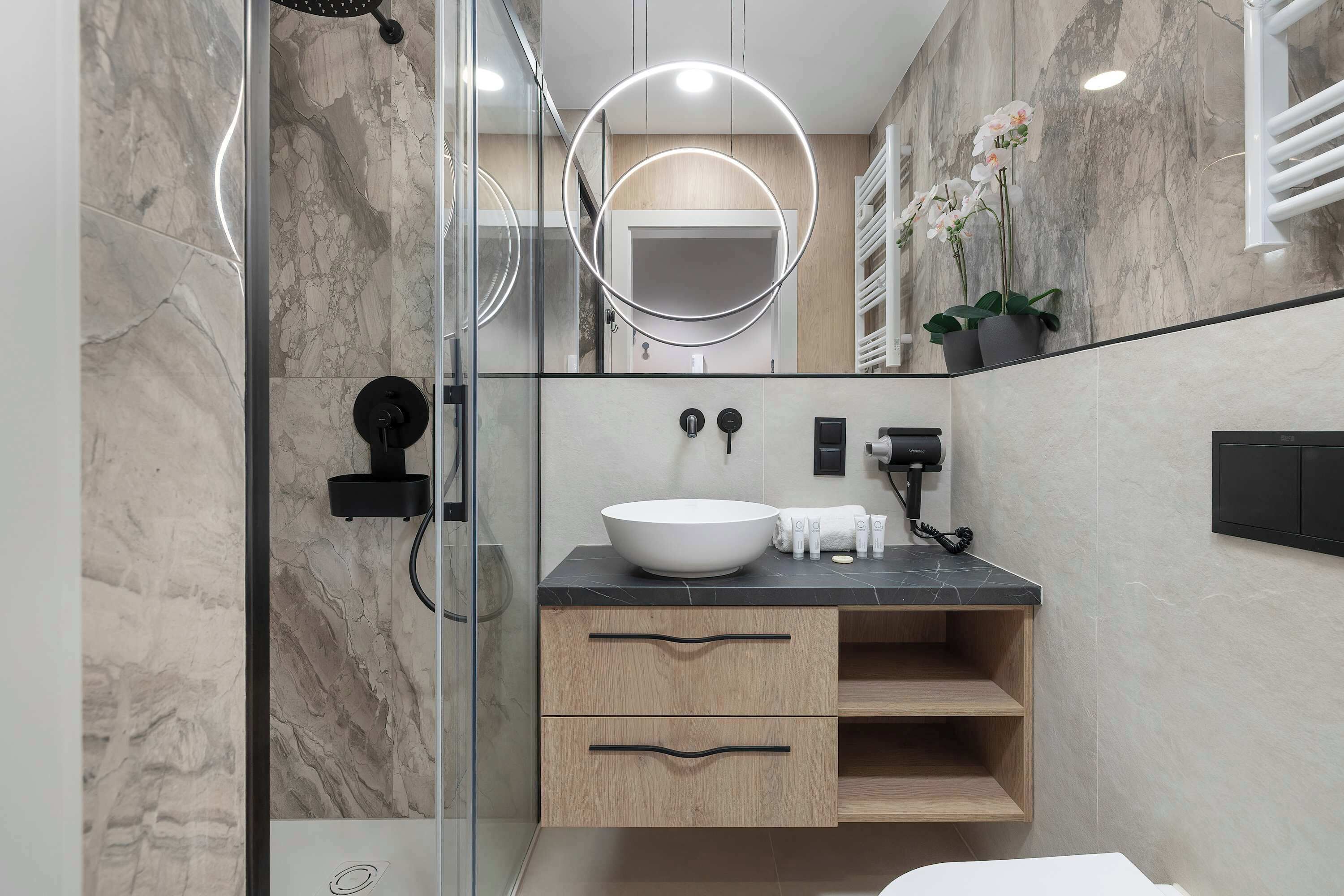 Shower, hair dryer, towels, shampoo