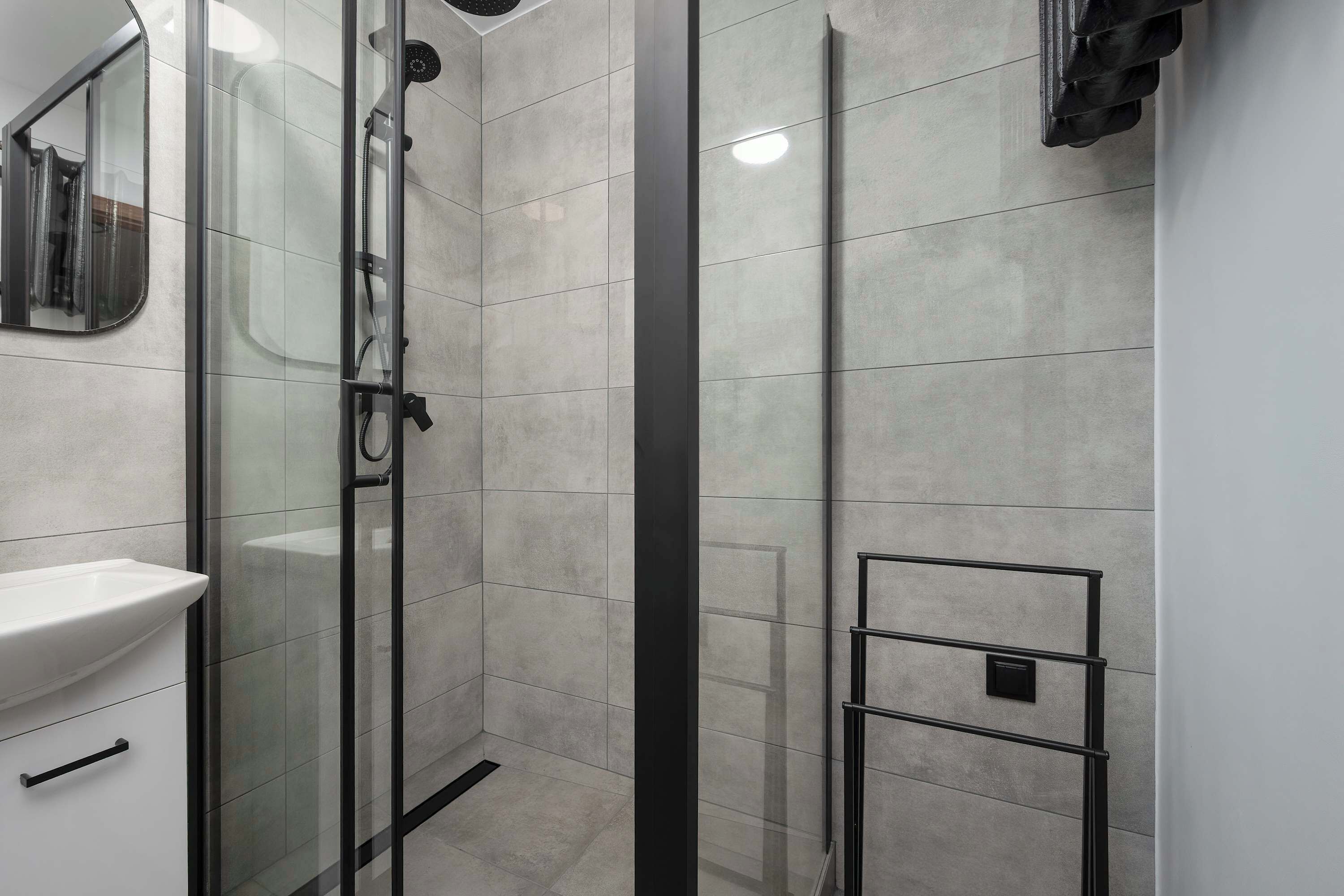 Shower, hair dryer, towels, shampoo