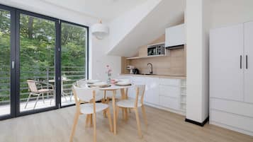 Fridge, microwave, stovetop, dishwasher