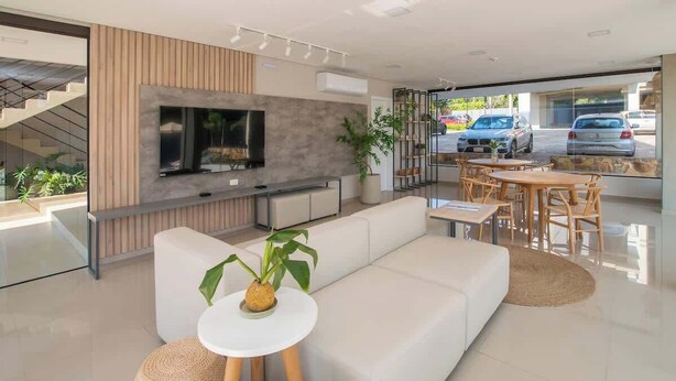 A modern living room with a sofa, TV, and dining area. - Corporate Stays Insignia 4 - A51 (Lúke)