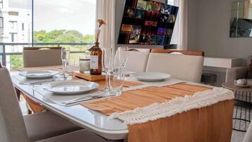 Apartment, City View | Tempat makan
