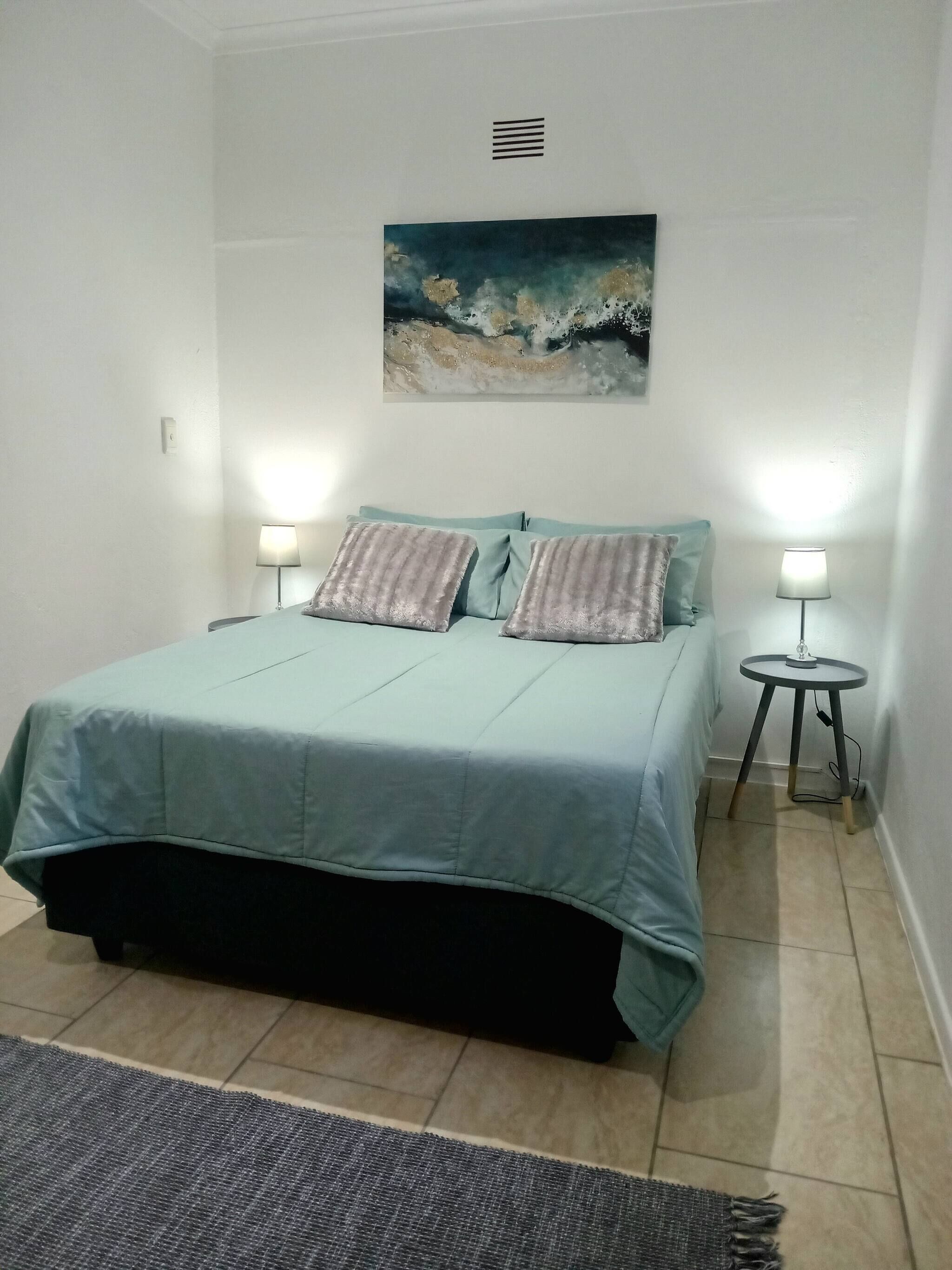 Iron/ironing board, internet, bed sheets