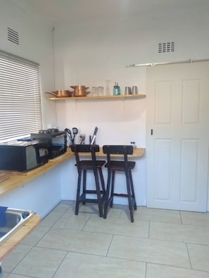 Fridge, microwave, oven, toaster - THE ACACIA'S NOOK BNB (Mbombela)