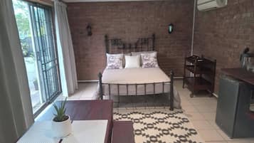 Iron/ironing board, internet, bed sheets