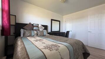 3 bedrooms, iron/ironing board, Internet, bed sheets