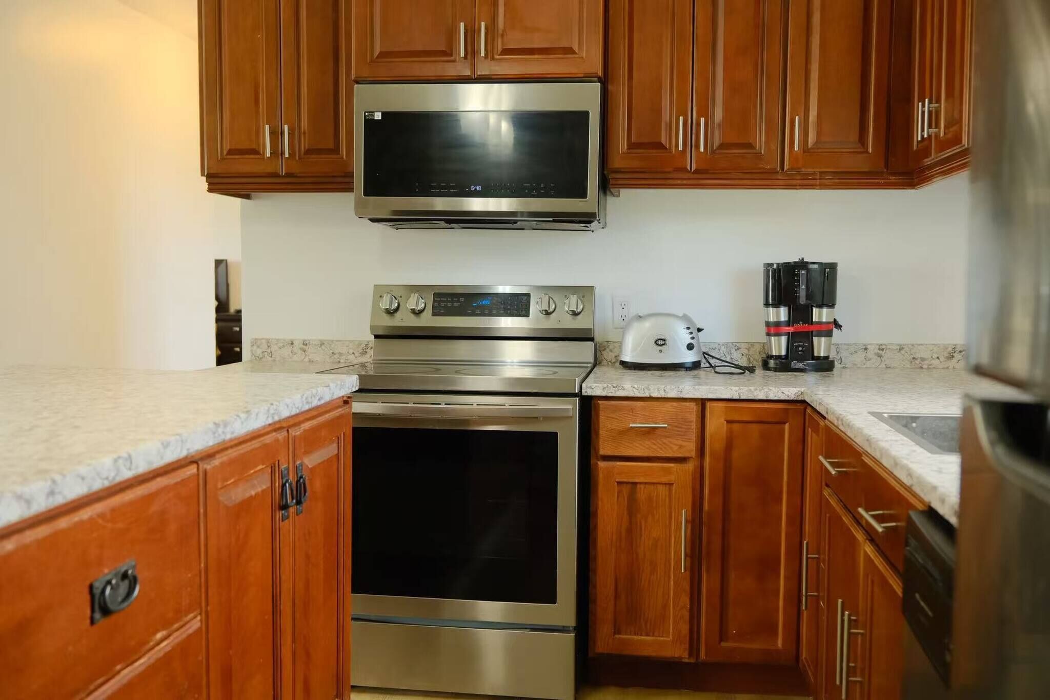 Coffee/tea maker, fridge, microwave, oven