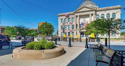 Historic Downtown Hub! Lebanon Apt