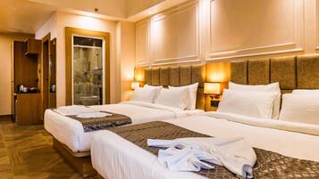 Family Quadruple Room, Partial Sea View | Desk, free WiFi