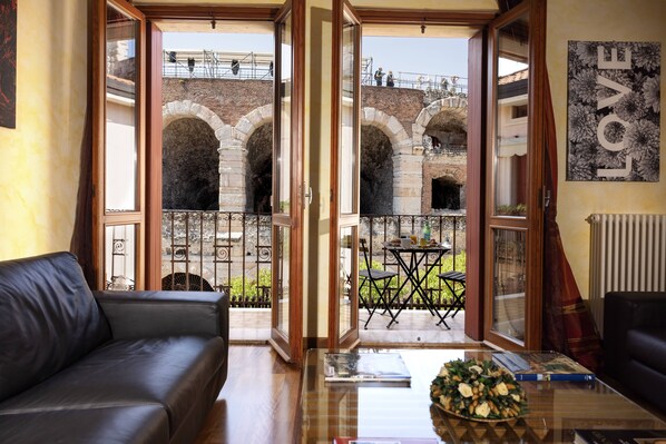 Living area - Verona Vista Arena, incredible! (Verona)
