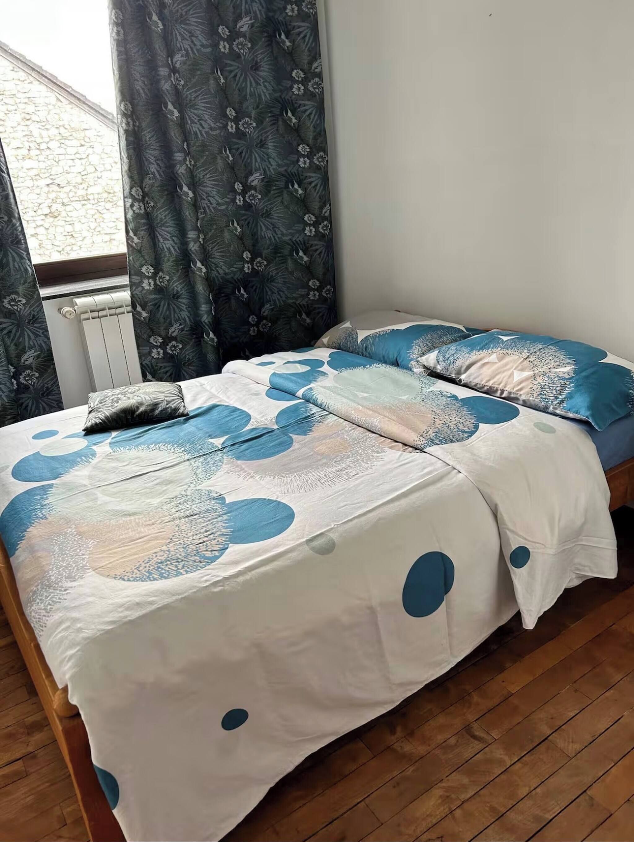 1 bedroom, iron/ironing board, internet, bed sheets