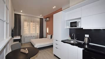 Iron/ironing board, internet, bed sheets
