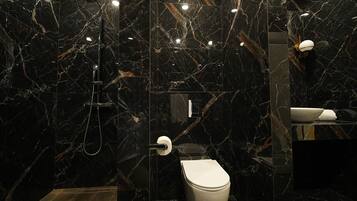 Dusche, Haartrockner, Handtücher