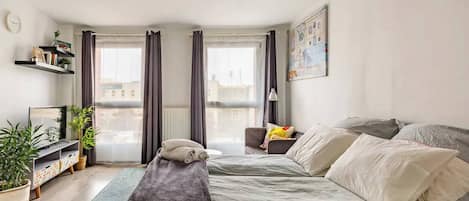 1 bedroom, iron/ironing board, internet, bed sheets