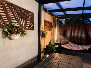 Property grounds - Holiday House in Laverton Modern Comfort ,Walk to Train Station,Car Hire Option (Laverton)