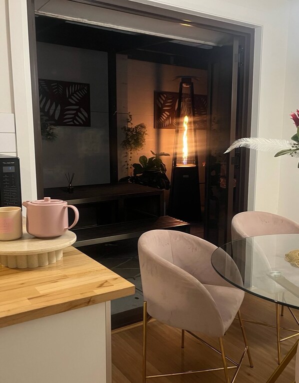 Interior - Holiday House in Laverton Modern Comfort ,Walk to Train Station,Car Hire Option (Laverton)