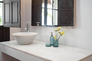 Deluxe Double Room | Bathroom - La Casa 1832 (Sanlucar de Barrameda)