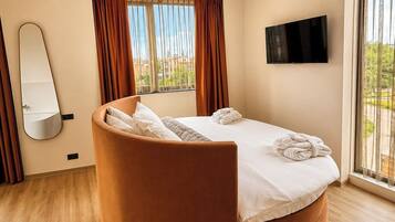 Desk, laptop workspace, free WiFi, bed sheets