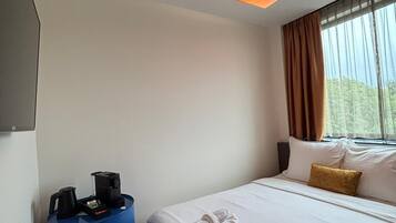 Desk, laptop workspace, free WiFi, bed sheets