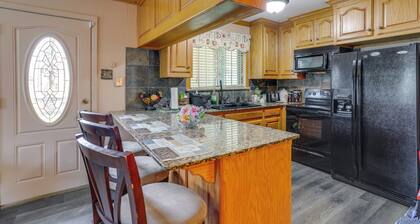 Explore Baton Rouge! Cozy Retreat w/ Private Yard