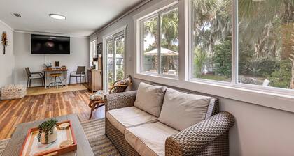 Palm Cottage: Walk to Darien Waterfront & Fort