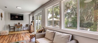 Palm Cottage: Walk to Darien Waterfront & Fort