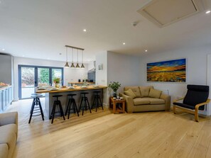 TV, fireplace - 3 Bed in Barnstaple (oc-27524) (Bittadon)