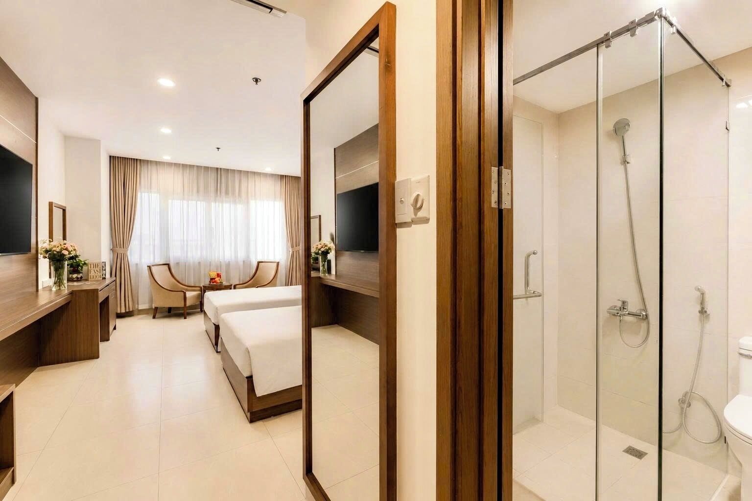 Habitación Deluxe con 1 cama matrimonial o 2 individuales, vista al jardín | Baño | Tina y regadera independientes y amenidades de baño gratuitas 