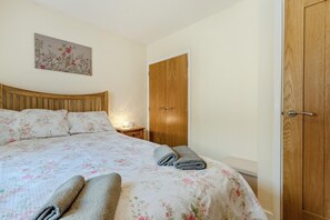 Travel crib, free WiFi, bed sheets - 2 Bed in Kilgetty (oc-53416) (Stepaside)