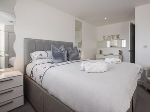 3 Schlafzimmer, Reisekinderbett, kostenloses WLAN, Bettwäsche