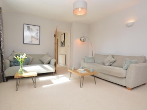 TV, fireplace - 3 Bed in Matlock (oc-57013) (Paddocks)