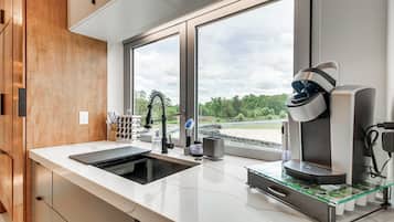 Coffee/tea maker, fridge, microwave, stovetop