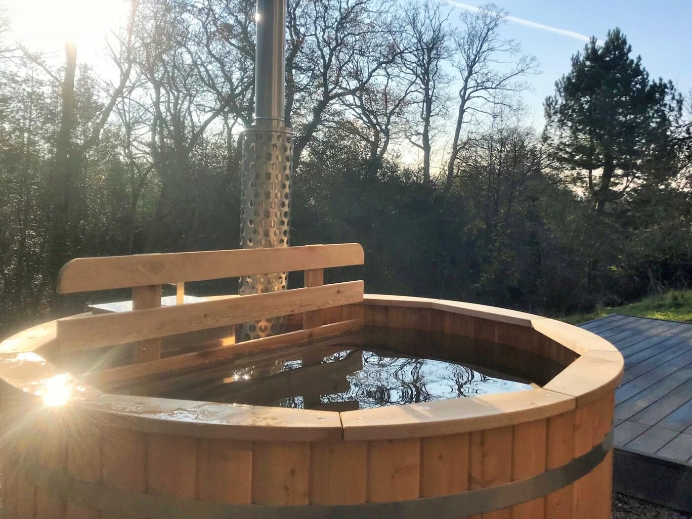 Outdoor spa tub