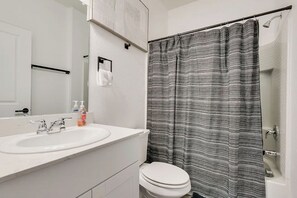 Bathroom - Great for Families! Glenn Heights Getaway w/ Yard (Glenn Heights)