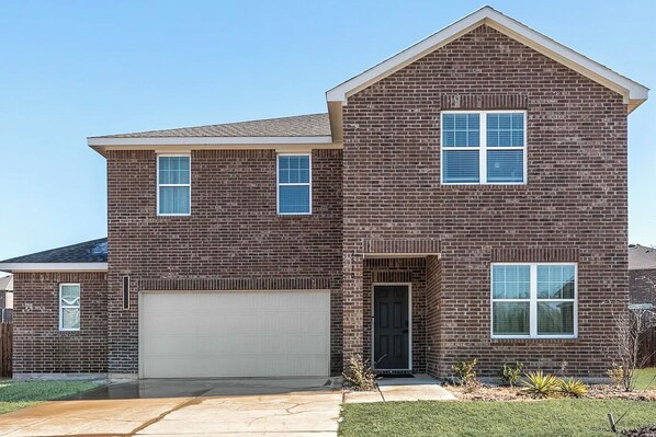 Exterior - Great for Families! Glenn Heights Getaway w/ Yard (Glenn Heights)