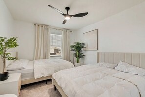Room - Great for Families! Glenn Heights Getaway w/ Yard (Glenn Heights)
