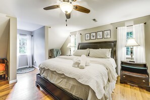 4 bedrooms, desk, iron/ironing board, travel crib