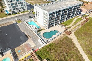 Exterior - Right on the beach!South Padre Island Luxury stay! (South Padre Island)