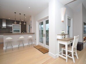Interior - 4 Bed in Cirencester (oc-72676) (Spine Road South Cerney)