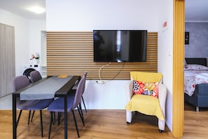 Honeymoon-Apartment, 2 Schlafzimmer, Mikrowelle (Ota 2 BDR In The Heart Of Historic) | Speisen